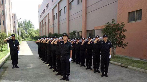 客户为先，员工至上